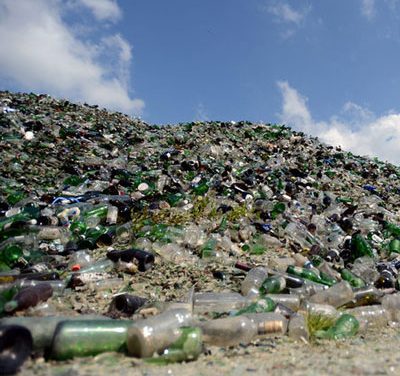 Ново съоръжение във Великобритания превръща стъклени бутилки в изолация