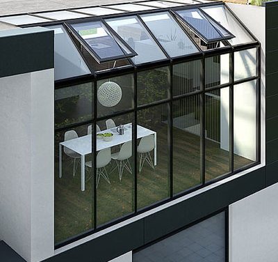 Вентилационното крило от Lamilux отлично се интегрира в стъклени покриви