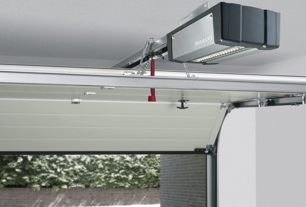 Повече комфорт със задвижванията за гаражни врати Hörmann