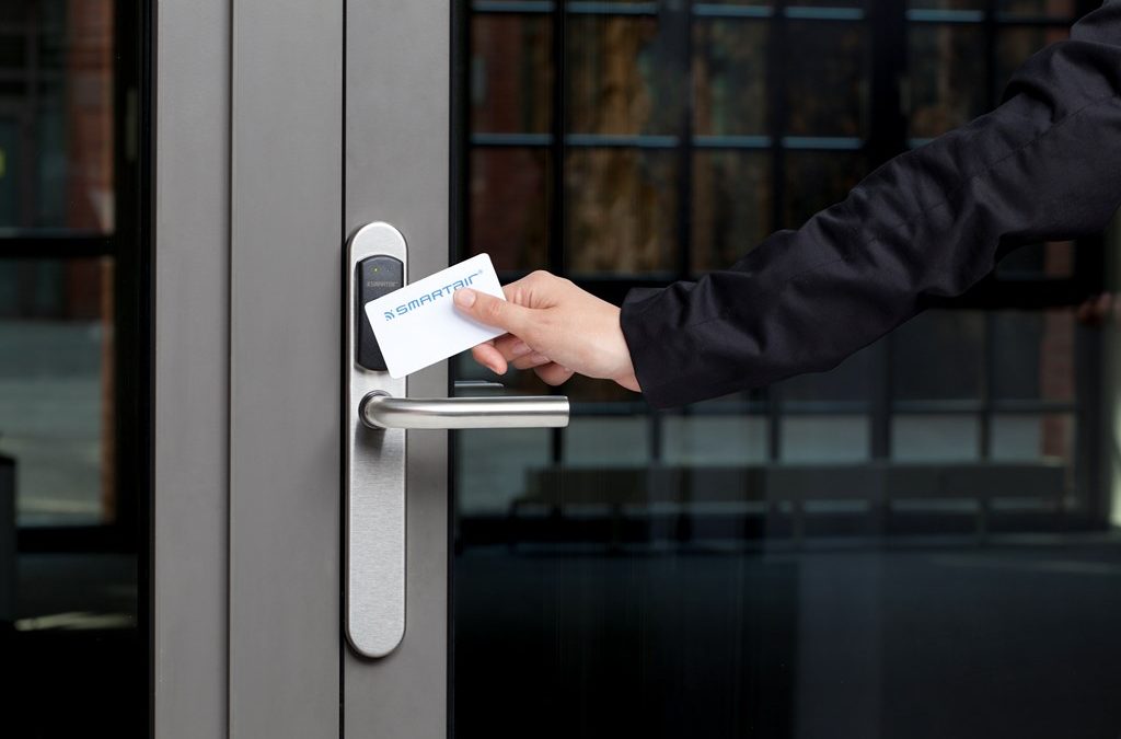 Софтуерът ASSA ABLOY SMARTair® за смарт брави спестява време за управление и контрол