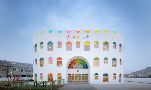 Цветно стъкло превръща в приказка детска градина в Китай