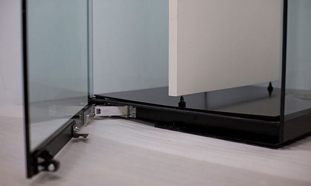 Серия стандартни витрини предпазва артефактите