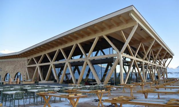 Motta Hütte: хармония между традиция и модерност в Швейцарските Алпи