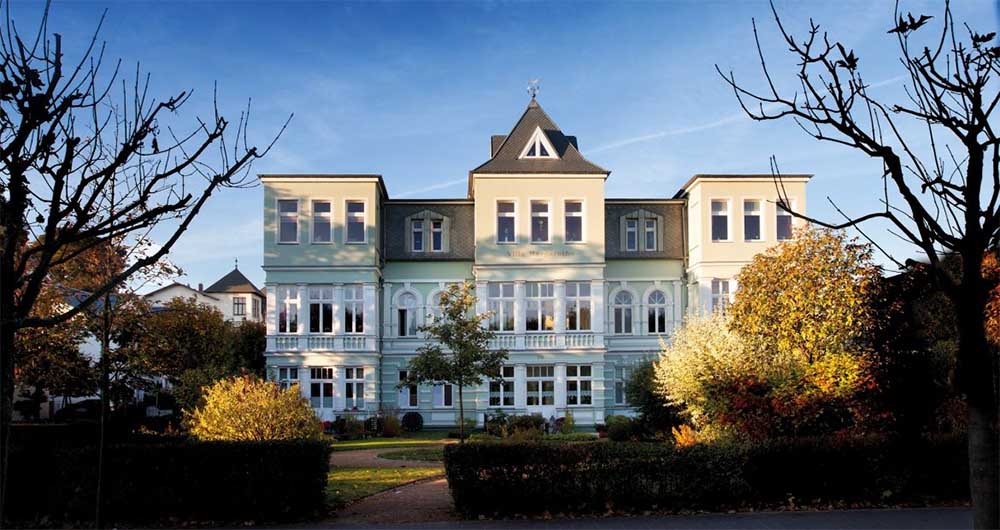 Kneer-Südfenster представя нови дървени прозорци за архитектурни паметници